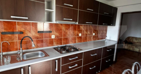 Apartament cu 3 camere, loc de parcare, zona Hotel Diana