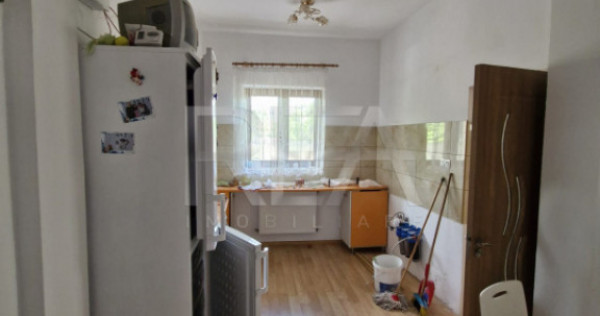 Vilă 7 camere Sălăjan, centrală, an 2020, 281 mp