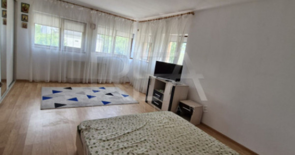 Vilă 7 camere Sălăjan, centrală, an 2020, 281 mp