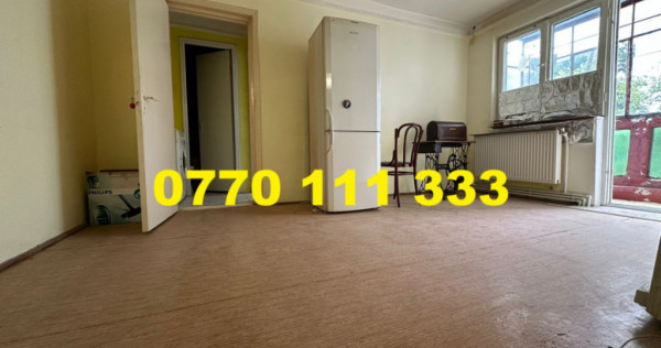 - Apartament 2 camere confort 2, zona Viziru 1, etaj 3.