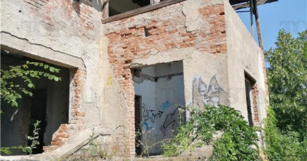 Teren 11230 m.p. Conac - necesita renovare