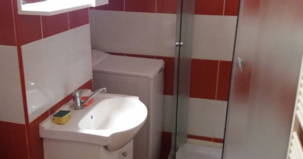 Camera de inchiriat/apartament cu 3 camere Grivitei