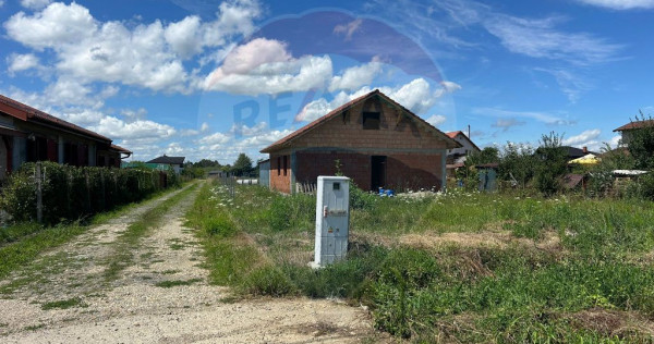 Casa 90m2 cu hala 120 m2 si 8 ari de teren de vanzare in ...