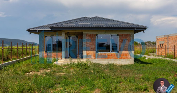Casă/Vilă nouă de vânzare în Lilieci, Bacău