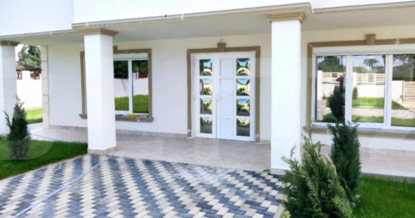 Casă spațioasă cu curte generoasă, &icirc;n zonă liniștită