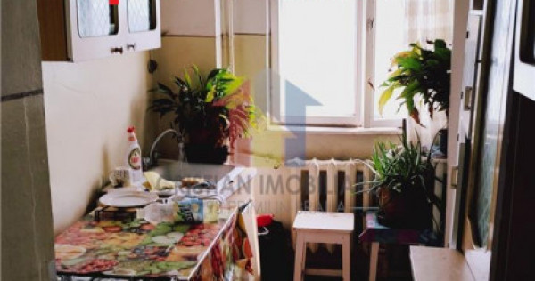 2 camere confort 1 Decomandat, Viziru 3, etaj intermediar