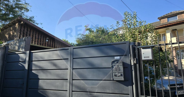 Casă / Vilă cu 5 camere de vânzare în zona George Enescu