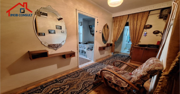 Trei camere! Etaj intermediar! Centrul Bacaului! CE1261