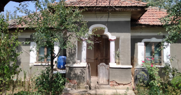 Casa renovabila/demolabila cu 2300 mp teren, Varvor/Bujoru