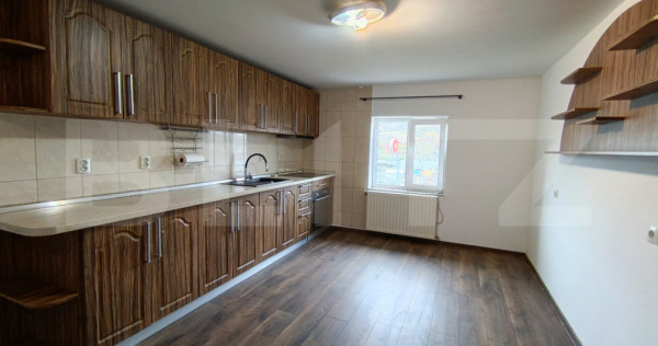 Apartament cu 3 camere și living, în suprafață 76 mp, zo