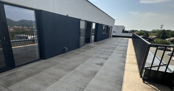 Penthouse de vanzare, cu 3 camere, 65 mp, zona Orasul Vechi