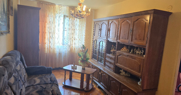 Vand apartament cu 2 camere in Deva, zona Dacia, etaj 2, mobilat,