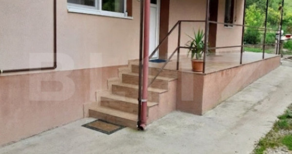 Casă individuală cu 2 camere de v&acirc;nzare, Zona Ocna Mures