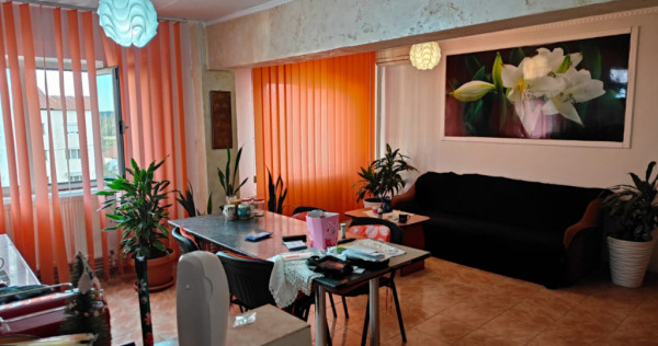 Apartament 3 camere decomandat, 65 mp, zona Bals