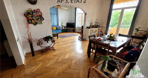 De cladirea intreaga pe o strada exclusivista