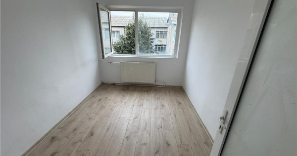 Garsoniera 12mp , de , zona Sud, etaj 4 cu acoperis