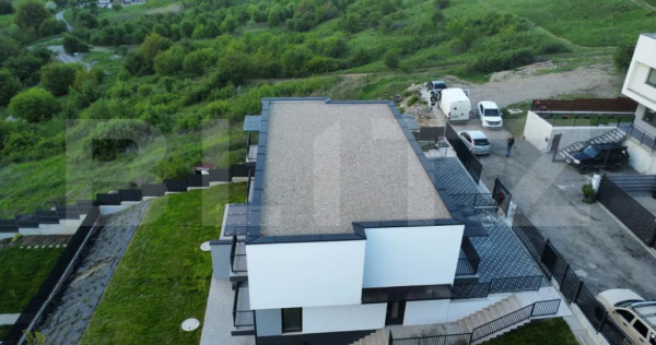 Duplex de vanzare, 5 camere, 146 mp, zona Dezmir