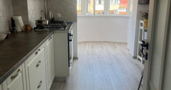Apartament 2 camere decomandat - zona Racadau/priveliste deosebita
