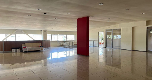 Hale si spatiu showroom ,depozitare si productie 2176 mp....