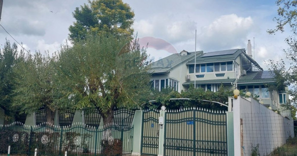 Casă / Vilă cu 10 camere de vânzare în zona Central