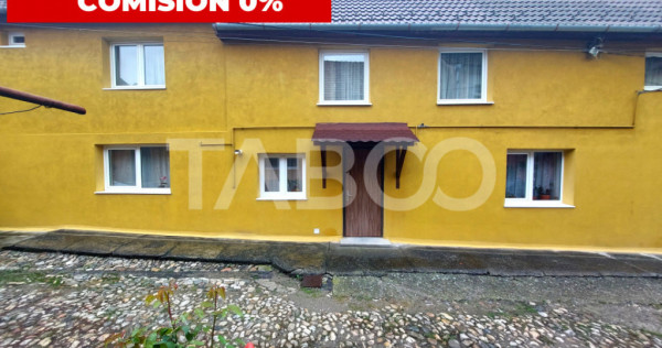 Casa in zona centrala 5 camere 2 bucatarii 3 bai curte comun