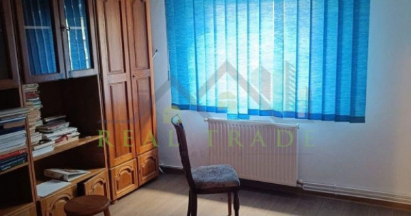 Apartament 3 camere structura mare intrare Racadau