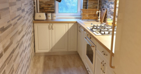 Apartament 3 camere, etaj intermediar, zona Vest Lamaita