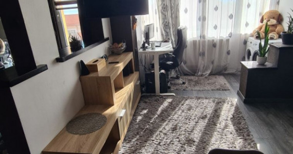 Apartament 3 camere Vlahuta renovat,mobilat,110000 Euro