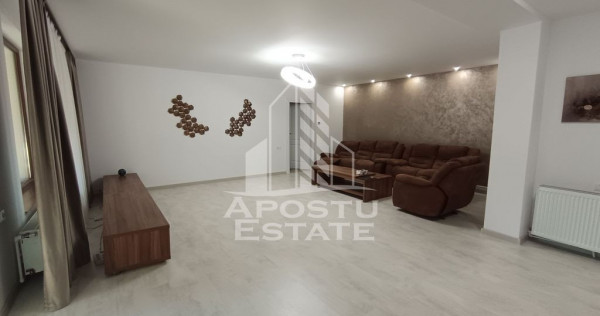 Casa cu 4 dormitoare living și bucatarie, centrala prop...