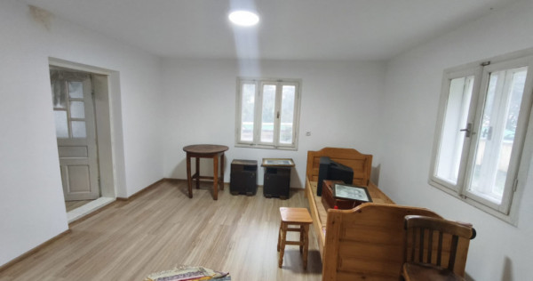 Casa individuala, 60mp, teren 3000mp, zona Padureni, Siret
