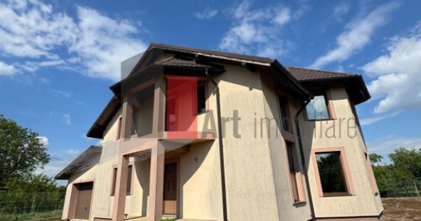 Casa la rosu in Peris