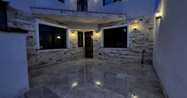 Casă nouă 5 camere și 3 băi nouă zona metrou laminorului