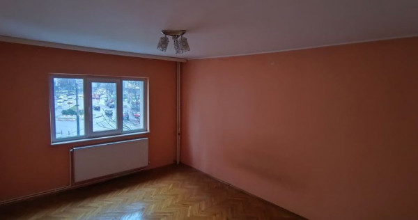 Casa de cultura-apartament 3 camere decomandat cu gaze