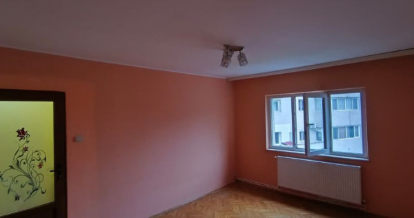 Casa de cultura-apartament 3 camere decomandat cu gaze