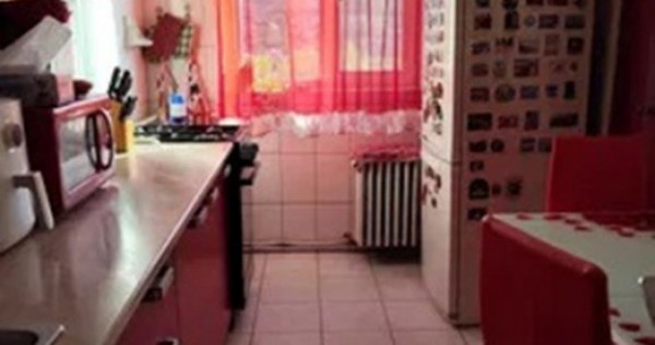 Apartament 3 camere decomandat, etaj intermediar, Piata Voievozilor