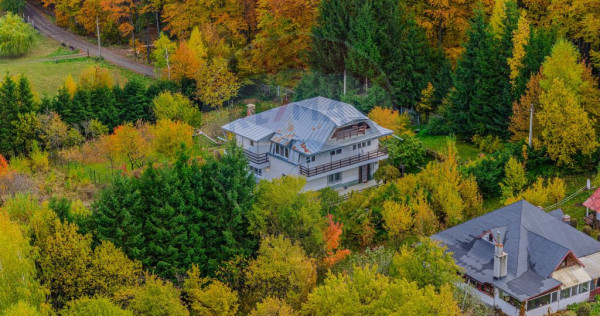 Oferta! Pensiune cu 7 camere de vânzare/ Poiana Marului