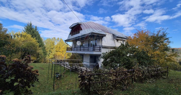 Poiana Mărului | 7 camere | Perfectă pentru pensiune / ...