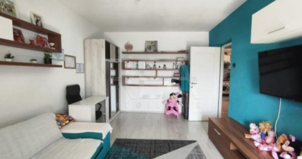 Apartament 3 Camere , Decomandat , 70mp , Zona Resita