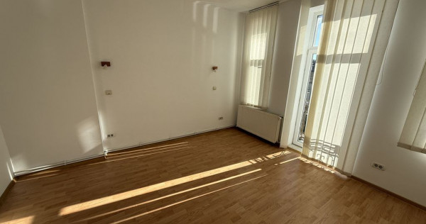 Apartament 6 camere zona Central