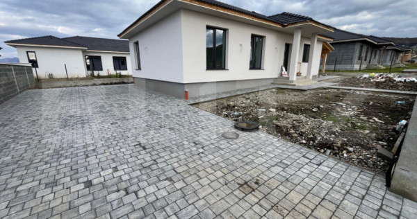Casa individuala cu 5 ari teren, semifinisata, zona Aerodrom