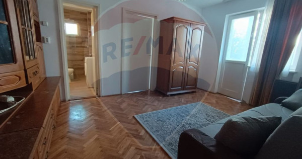 Apartament cu 3 camere de închiriat în zona Podgoria