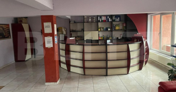 Spatiu comercial de inchiriat, 5 incaperi, 328 mp, zona-Spit