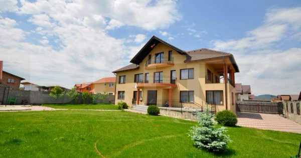 Vilă eleganta Sânpetru / Curte generoasă