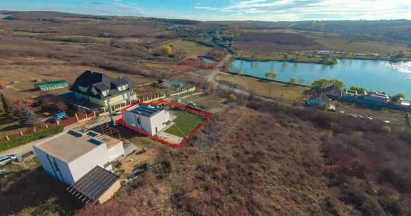 Casă modernă &icirc;n stil mediteranean, cu terase și veder...