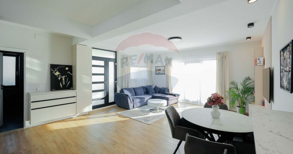 Casă modernă &icirc;n stil mediteranean, cu terase și veder...