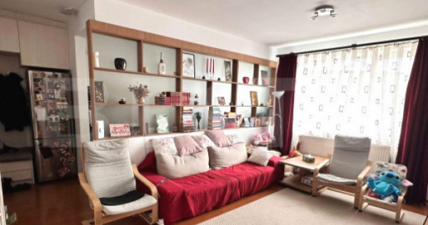 Apartament spațios 3 camere, balcon și parcare, etaj 3/3,