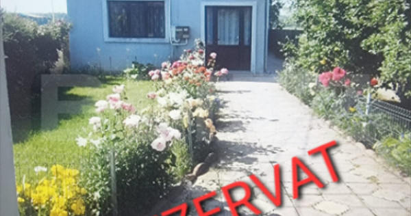 Casă unifamilială complet mobilată și utilată gata pen