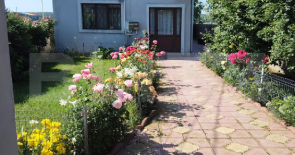 Casă unifamilială complet mobilată și utilată gata pen