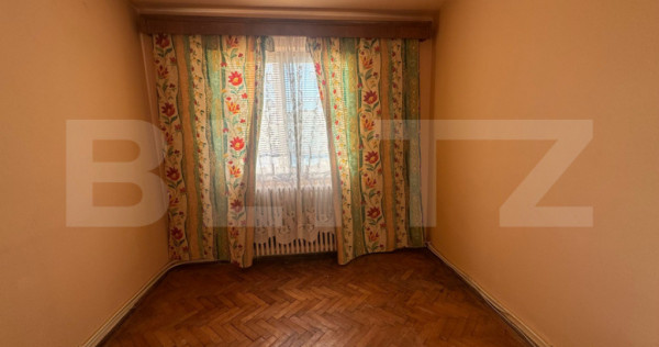Apartament cu 3 camere Semidecomandat in Orastie.