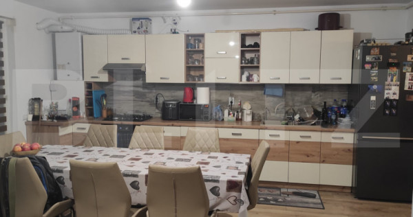 Apartament cu 3 camere, 2 bai, 83 mp, cu 2 parcari, zona Tau